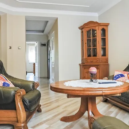 2 Bedroom Amazing Apartment In Kolobrzeg 코워브제크